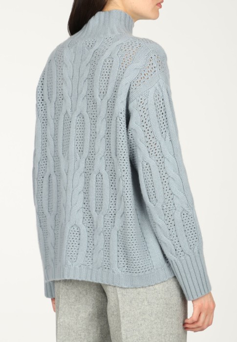 Товар голубого цвета с внутренней стороны