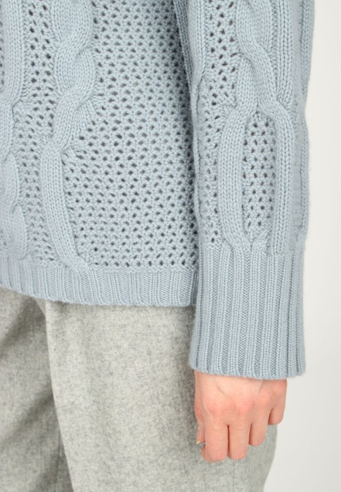 свитер  из проверенных материалов спереди