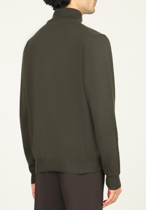 свитер  из италии вид сбоку