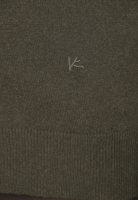 свитер  из проверенных материалов спереди