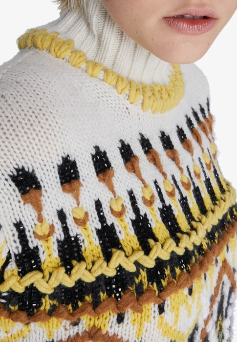 Товар белого цвета с внутренней стороны