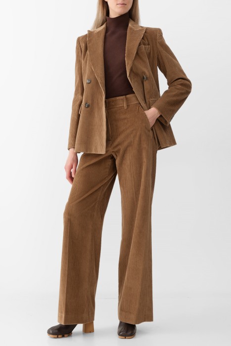 Товар коричневого цвета с внутренней стороны