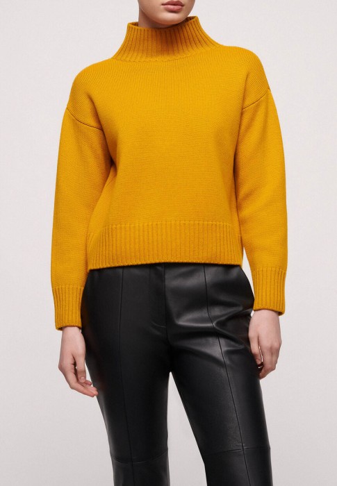 свитер  из италии вид сбоку