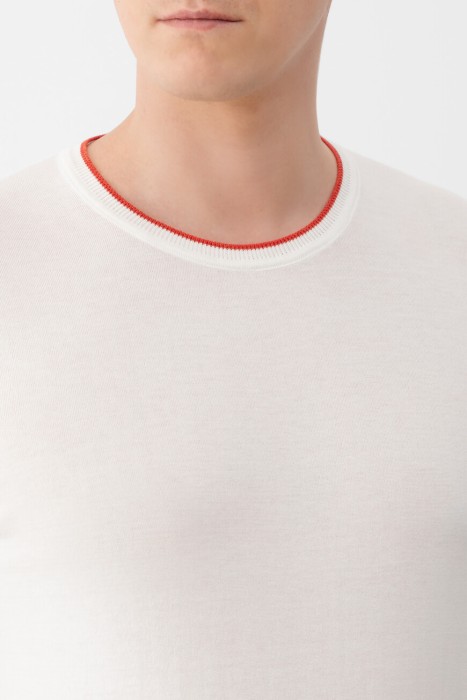 свитер  из италии вид сбоку