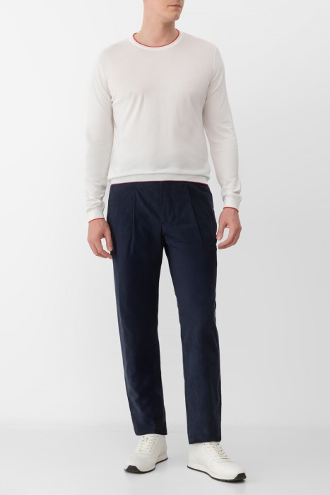 Товар белого цвета с внутренней стороны