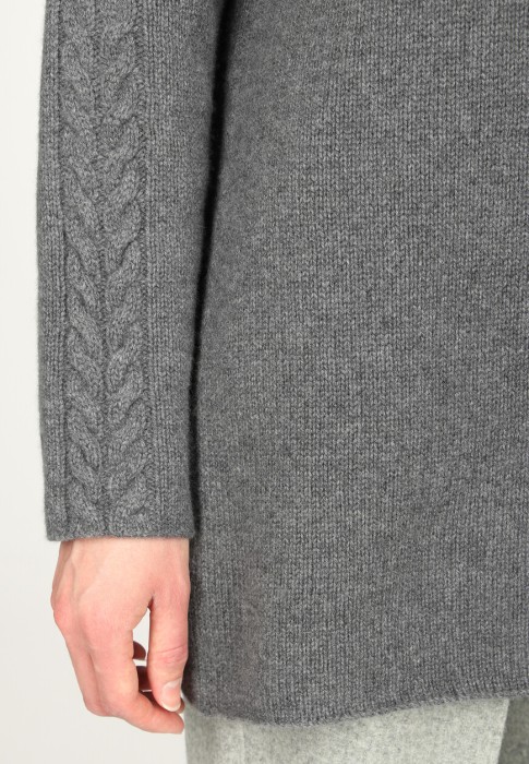 свитер  универсального стиля с лицевой стороны