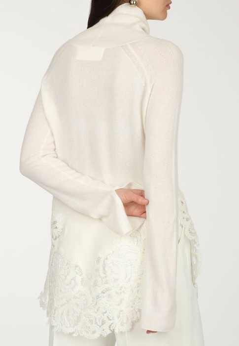 Товар белого цвета с внутренней стороны