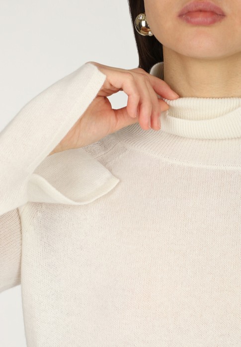 свитер  универсального стиля с лицевой стороны