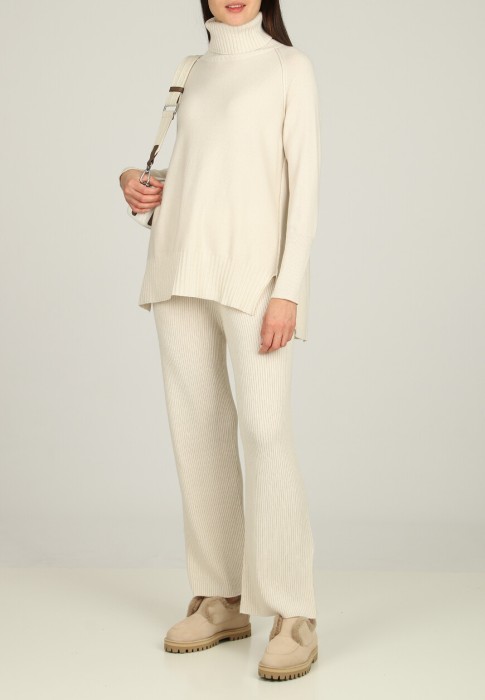 свитер  по цене 44030 руб вид справа