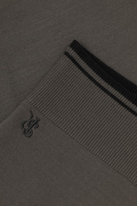 свитер  из шерсти спереди