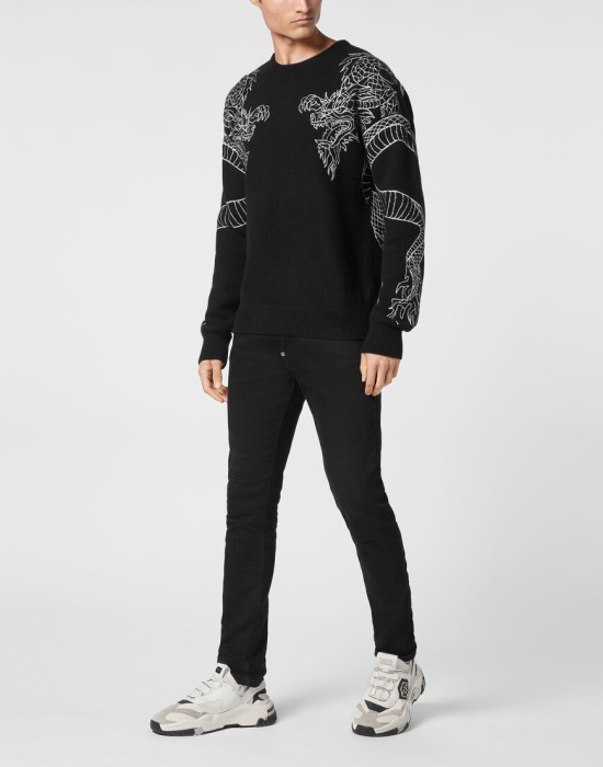 Товар черного цвета с внутренней стороны