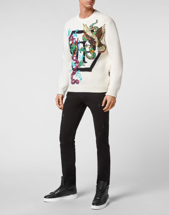 Товар белого цвета с внутренней стороны