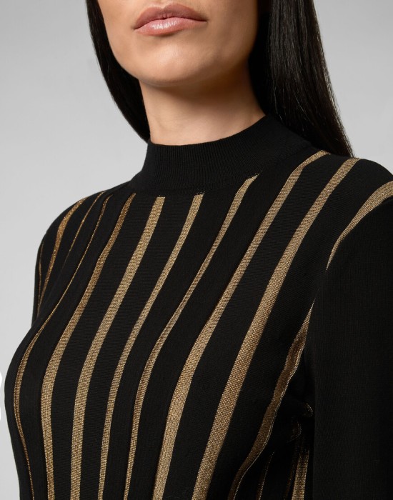 свитер  из проверенных материалов спереди