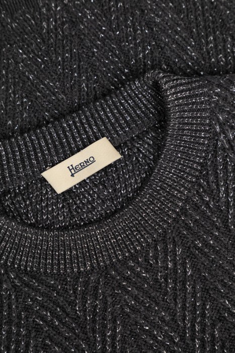 свитер  универсального стиля с лицевой стороны