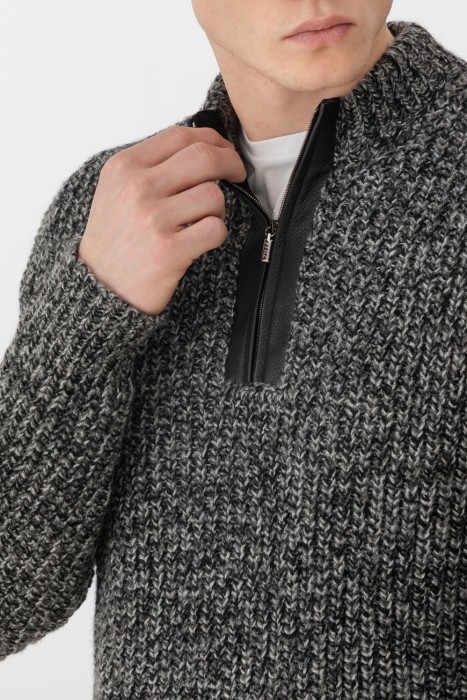 свитер  из италии вид сбоку