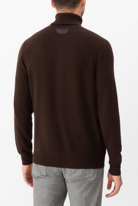 свитер  по цене 64800 руб вид справа