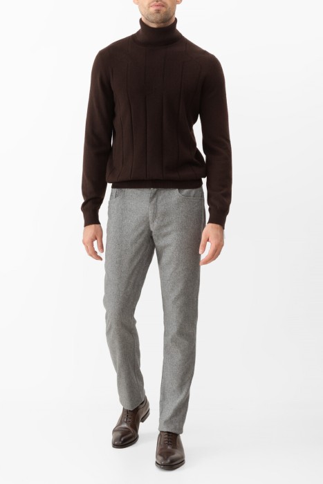 свитер  из кожи спереди