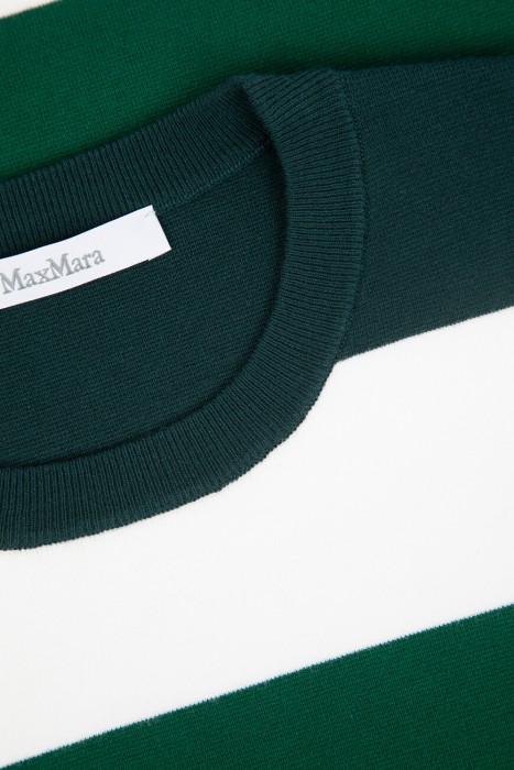 свитер  из полиэстера спереди