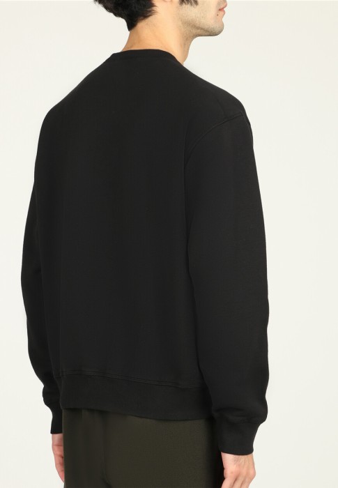 Товар черного цвета с внутренней стороны