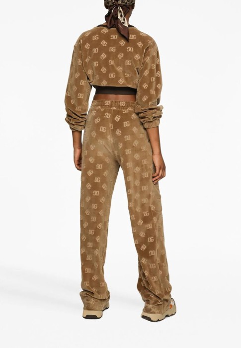 Товар коричневого цвета с внутренней стороны