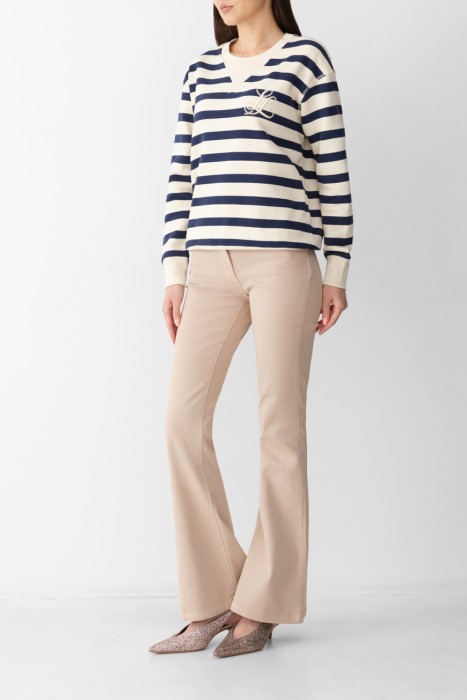 Товар кремового цвета с внутренней стороны