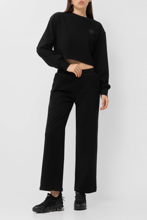 Товар черного цвета с внутренней стороны