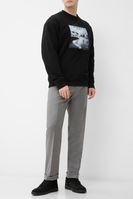 Товар черного цвета с внутренней стороны