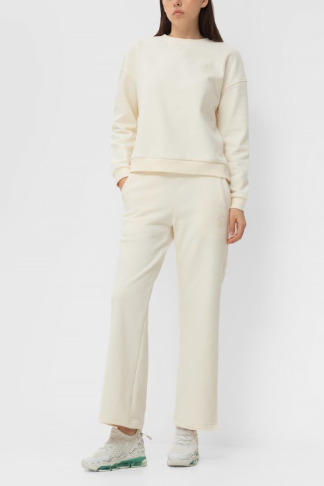 Товар кремового цвета с внутренней стороны