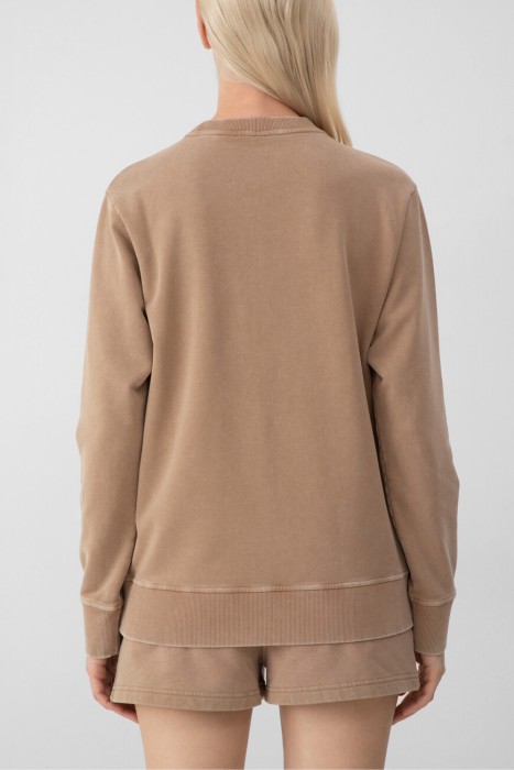 свитшот  от бренда fendi вид слева