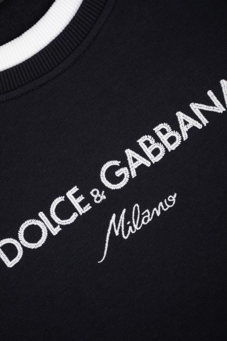 свитшот  классического стиля с лицевой стороны