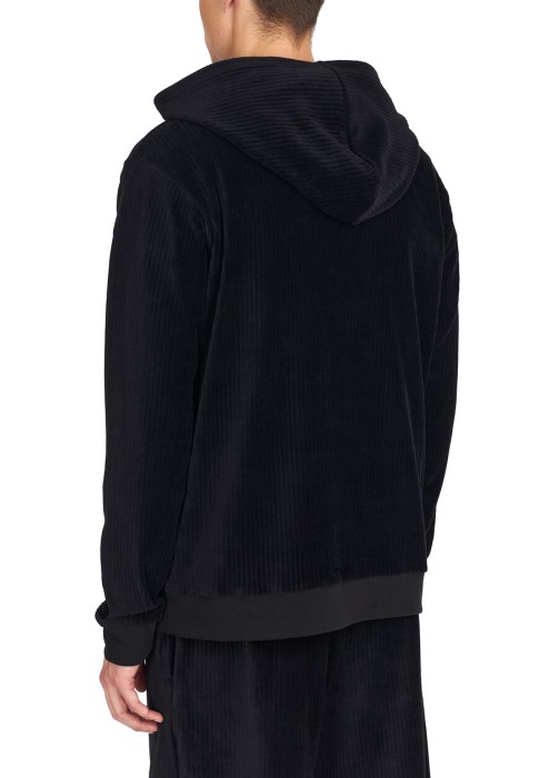 Товар черного цвета с внутренней стороны