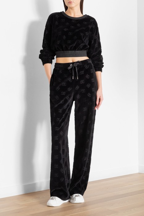 Товар черного цвета с внутренней стороны