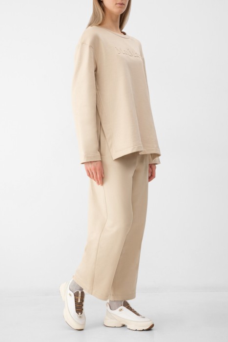 Товар бежевого цвета с внутренней стороны