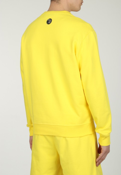 Товар желтого цвета с внутренней стороны