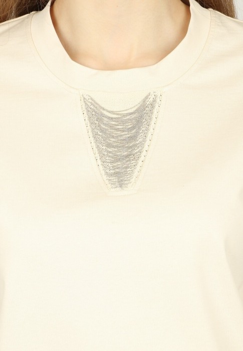 Товар бежевого цвета с внутренней стороны