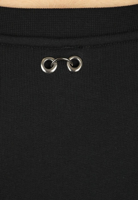 Товар черного цвета с внутренней стороны