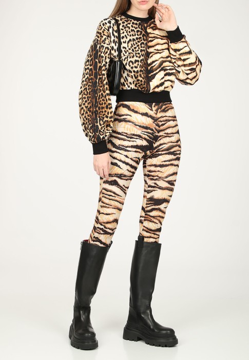 Товар коричневого цвета с внутренней стороны