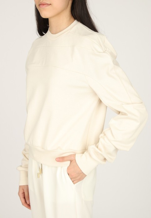 Товар бежевого цвета с внутренней стороны