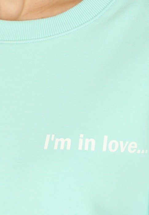 Товар зеленого цвета с внутренней стороны