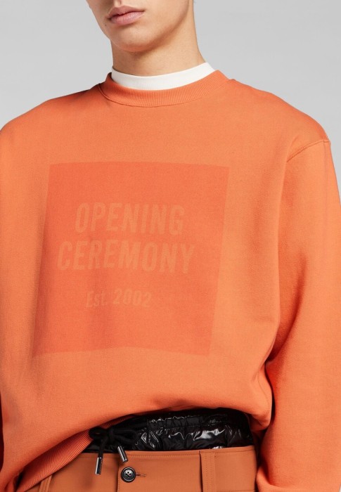 Товар оранжевого цвета с внутренней стороны