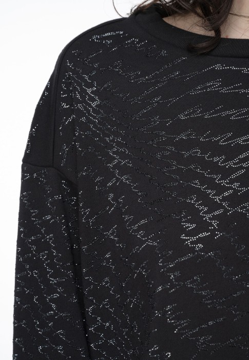 Товар черного цвета с внутренней стороны