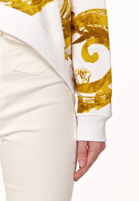 Товар белого цвета с внутренней стороны