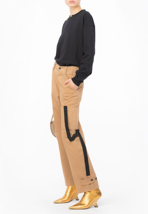 Товар черного цвета с внутренней стороны