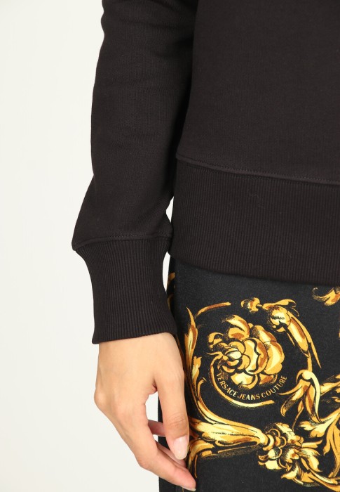 Товар черного цвета с внутренней стороны