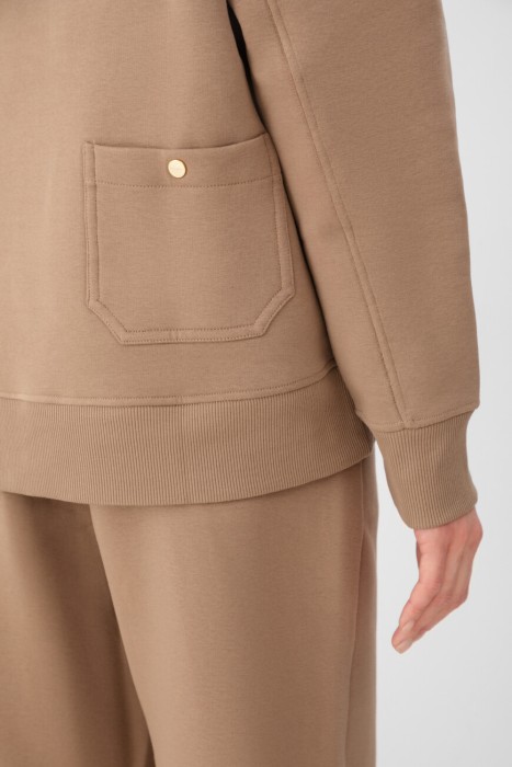 Товар коричневого цвета с внутренней стороны