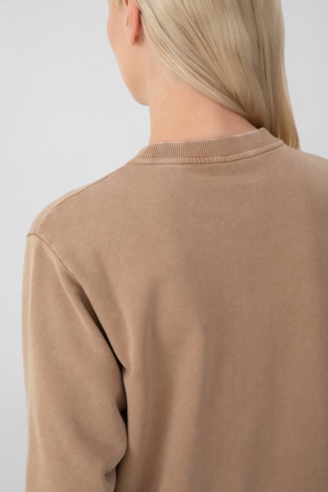 Товар бежевого цвета с внутренней стороны