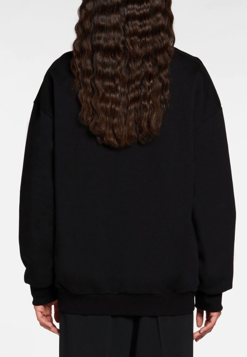 Товар черного цвета с внутренней стороны