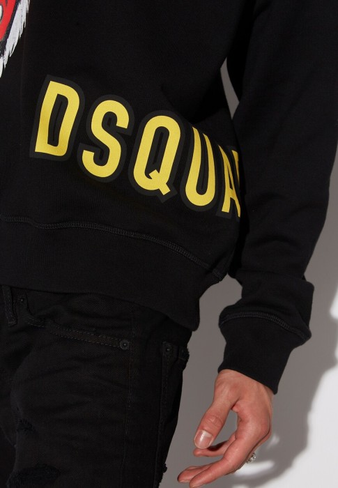 Товар черного цвета с внутренней стороны