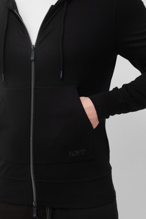 Товар черного цвета с внутренней стороны