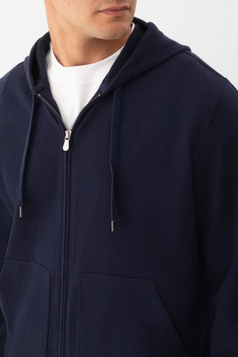 толстовка  модель из линейки travelwear из италии вид сбоку